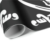 Einfacher lächelnder Piraten-Schädel mit Geschenkpapier (Rolleneckpunkt)