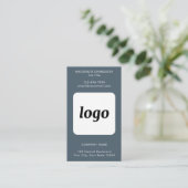 Einfacher Logo-Text-QR-Code Vertikal Anthrazitgrau Visitenkarte (Stehend Vorderseite)