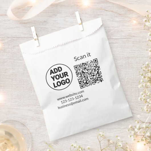 Einfacher minimaler q r Code Hinzufügen Logo Scan- Geschenktütchen (Ausgeschnitten)
