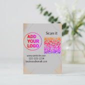 Einfacher minimaler q r Code Hinzufügen Logo Scan- Postkarte (Stehend Vorderseite)