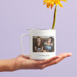Einfacher Minimalistischer Foto-Textbezug Kaffeetasse<br><div class="desc">Einfaches Minimalistisches Foto Keepake Stilvolle Kaffee-Tasse, ein wunderschönes personalisiertes Geschenk für die besten Freunde, beste Freundin, Familie, Paar, Freundin, Freund, Mitarbeiter, Chef und mehr, als einen Trip-Keepsake, Gratulationsgeschenke, Geburtstag, Jahrestag, Weihnachten eines freundlichen Geschenks. Erstellen Sie Ihre eigene Kaffee-Tasse für Ihr Foto und fügen Sie Ihren eigenen Text hinzu, oder verließ...</div>