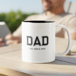 Einfacher moderner Dad Established College-Typogra Zweifarbige Tasse
