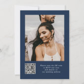 Einfacher Navyblauer Blumen QR-Code & Foto-Hochzei Einladung (Rückseite)