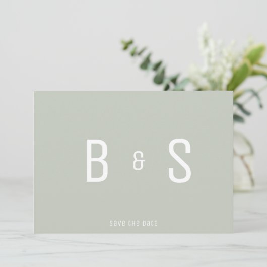 Einfacher QR-Code für moderne Sage Monogram Save t Save The Date (Stehend Vorderseite)