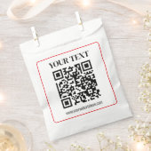 Einfacher Schwarz-Weiß-QR-Code mit rotem Rand Geschenktütchen (Ausgeschnitten)