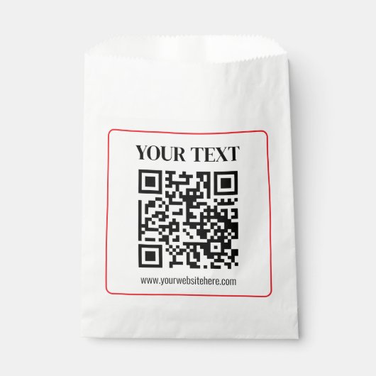 Einfacher Schwarz-Weiß-QR-Code mit rotem Rand Geschenktütchen (Vorderseite)