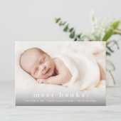 Einfacher Typography Baby Foto Birth Ankündigung (Stehend Vorderseite)