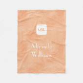 Einfacher und schicker Pfirsich-orange Monogramm Fleecedecke (Vorderseite)