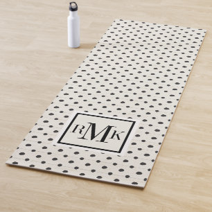 Einfacher Zeichen-Schritt drei des Monogramm-  Yogamatte