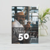 Einfaches 50. Geburtstags-Foto Einladung (Stehend Vorderseite)