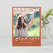 Einfaches Abschluss Foto Weißes Skript auf Orange Ankündigung (Stehend Vorderseite)