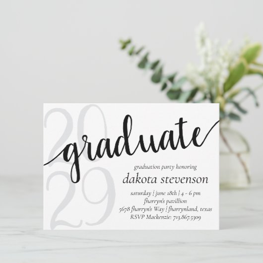 Einfaches Abschluss | Minimalistisch Schwarz/Weiß Einladung (Stehend Vorderseite)