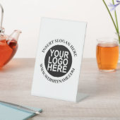 Einfaches Austauschen von Logos und moderne Berufl Sockelschild (In SItu)