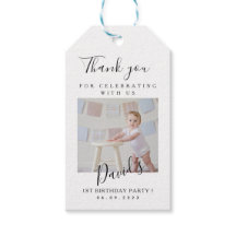 Einfaches Baby, das ein erstes Geburtstags-Foto ma