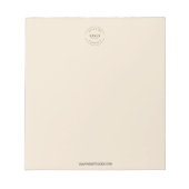Einfaches Beige Logo und Website-Werbeaktion Unter Notizblock (Vorderseite)