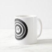 einfaches benutzerdefiniertes BLACK mandala Monogr Kaffeetasse (VorderseiteRechts)