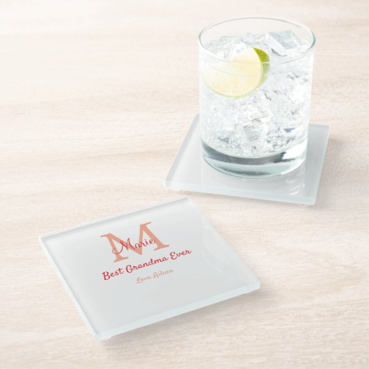 einfaches, bestes Oma-Monogramm Glasuntersetzer (Schrägansicht)
