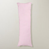 Einfaches blassrosa Gingham-Karo  Seitenschläferkissen (Vorderseite Vertikal)
