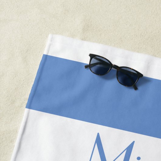 Einfaches, blau gestreiftes Badetuch (Beispiel)