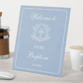 Einfaches Blumenkreuz auf hellblauer Taufe Willkom Sockelschild (In Situ)