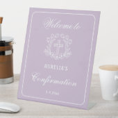 Einfaches Blumenkreuz auf Lilac-Bestätigung Willko Sockelschild (In Situ)