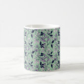Einfaches Blumenmuster mit sanften grünen Hintergr Kaffeetasse (Mittel)
