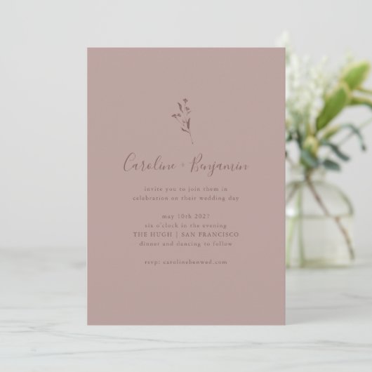 Einfaches botanisches Skript Dusty Mauve Boho Wedd Einladung (Stehend Vorderseite)