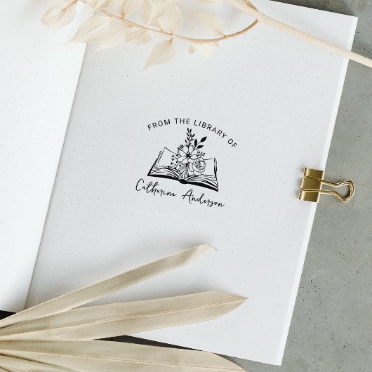 Einfaches Buch mit Blume, aus der Bibliothek von Gummistempel
