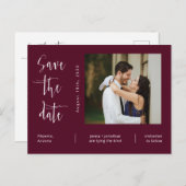 Einfaches Burgund-Foto QR-Code Save the Date Postkarte (Vorne/Hinten)