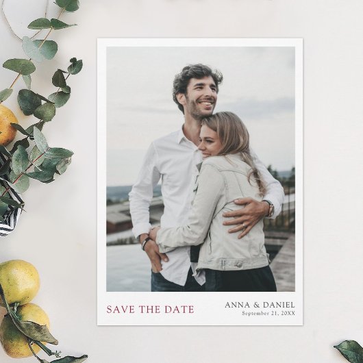 Einfaches Burgundy-Foto Save the Date Hochzeitsemp Einladung