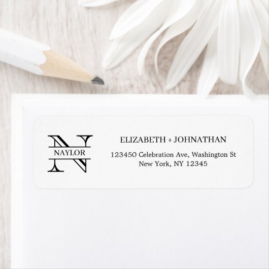 Einfaches Chic Black and White Monogram Label (Insitu)