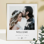 Einfaches Chic-Foto - Begrüßung Poster<br><div class="desc">Bitte Karo unsere Begrüßungskollektion für mehr schicke Foto Hochzeitsempfehlung! Dieses schlichte und schicke Foto-Begrüßungsschild-Template zeichnet sich durch ein gepflegtes, modernes Design aus. Passen Sie es mit Ihrem bevorzugten Foto an und machen Sie es einzigartig! Sie können den Text auch leicht bearbeiten, um Ihren Geschmack Anzug, und Sie können auch den...</div>