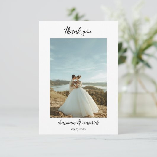 Einfaches Chic Script-Foto Dankeskarte (Stehend Vorderseite)