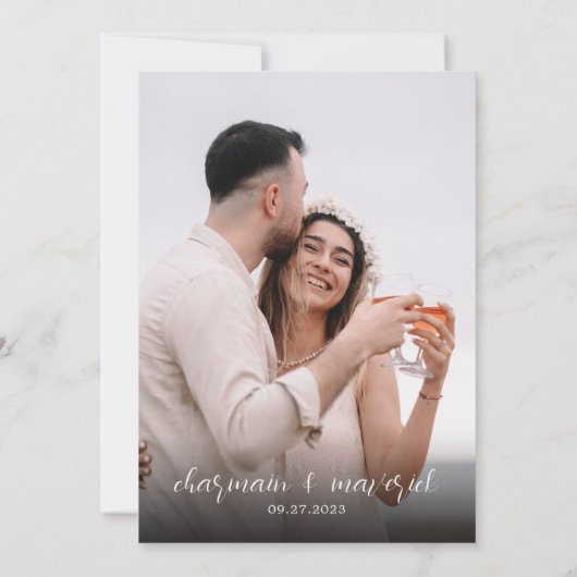 Einfaches Dreamy Script-Foto Hochzeitszeit speiche Einladung (Rückseite)