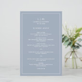 Einfaches Dusty Blue Monogram Elegant Wedding Menu (Stehend Vorderseite)