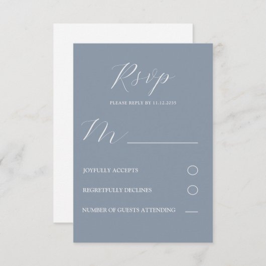 Einfaches Dusty Blue & White UAWG Wedding RSVP Karte (Vorne/Hinten)