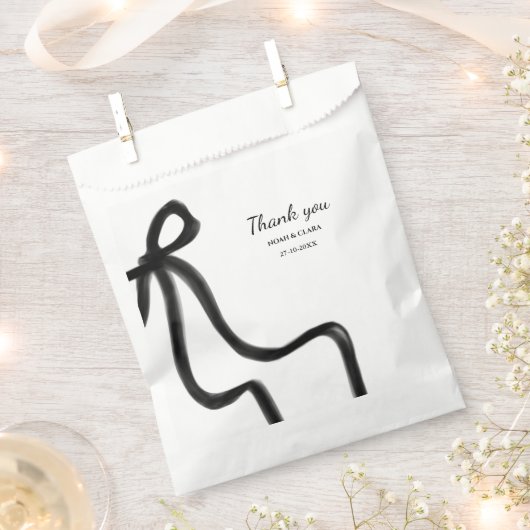 Einfaches elegantes Minimalistisches Schwarzes Wei Geschenktütchen (Ausgeschnitten)