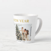 Einfaches Elegantes Modernes Happy Neujahr Zwei Fo Milchtasse (Rechte Ecke)