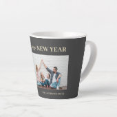 Einfaches Elegantes Modernes Happy New Year One Fo Milchtasse (Rechte Ecke)