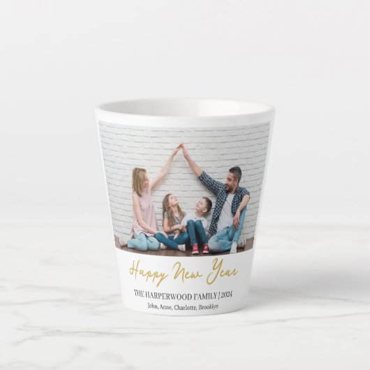 Einfaches Elegantes Modernes Happy New Year One Fo Milchtasse (Vorderseite)