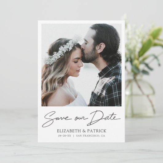 Einfaches elegantes, modernes Script-Foto Save the Save The Date (Stehend Vorderseite)