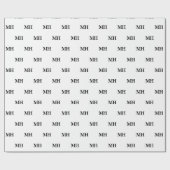 Einfaches elegantes Schwarz-weißes Monogramm Mit M Geschenkpapier (Flach)