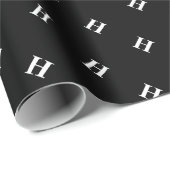 Einfaches elegantes Schwarz-weißes Monogramm Mit M Geschenkpapier (Rolleneckpunkt)