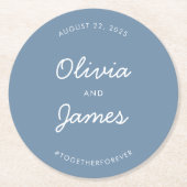 Einfaches elegantes Script Dusty Blue Wedding Hash Runder Pappuntersetzer (Vorderseite)