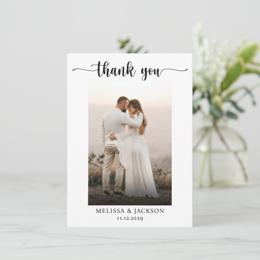 Einfaches, elegantes Script-Hochzeitungs-Foto Dank Dankeskarte (Stehend Vorderseite)