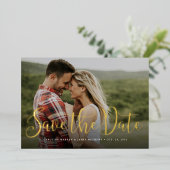 Einfaches elegantes Skript-Foto Save the Date Folieneinladung (Stehend vorne)