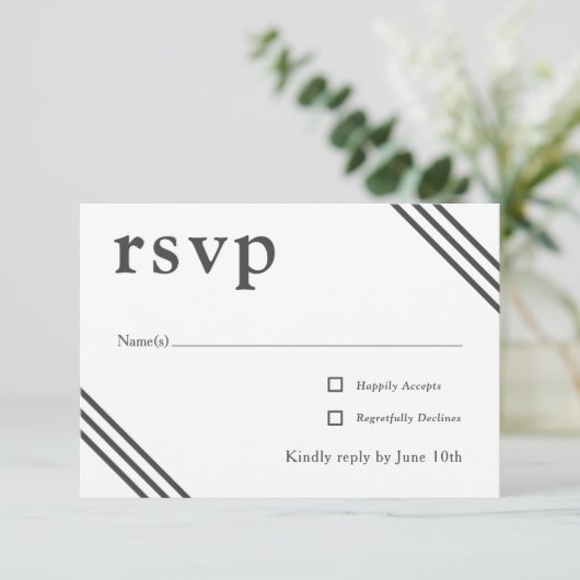 Einfaches elegantes White Wedding RSVP Begleitkarte (Stehend Vorderseite)