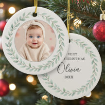 Einfaches Eukalyptus-Baby-Erste-Weihnachten-Foto