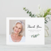 Einfaches Eukalyptus-Foto Beerdigung-Beileid Dankeskarte (Stehend Vorderseite)