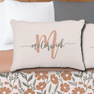 Einfaches Familienmonogramm Name Neutrale Farbe Dekokissen